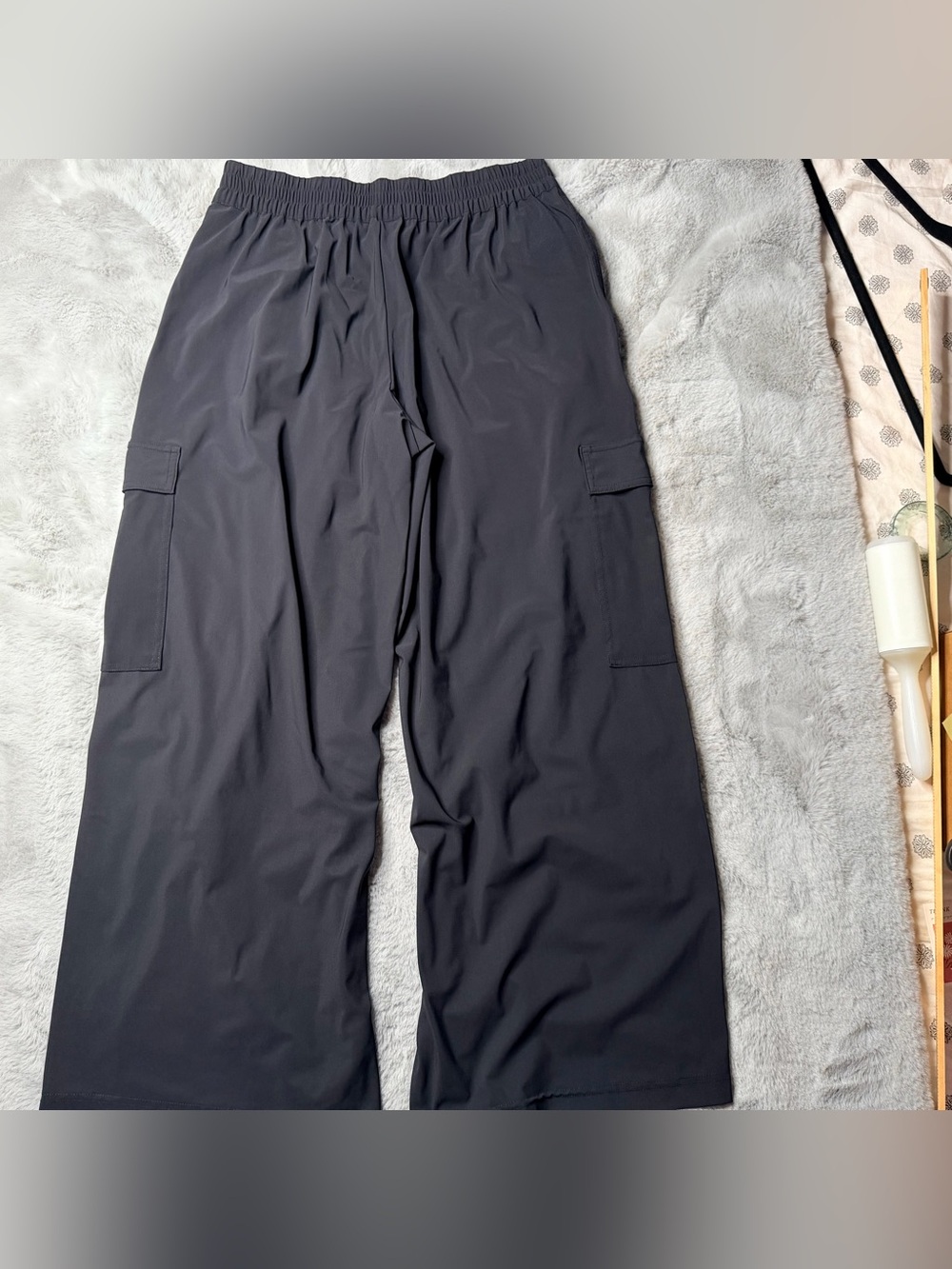 Athleta Pinnacle Cargo High Rise Trouser Black 8P Petite Extra Wide Leg 562507 - Picture 10 of 14